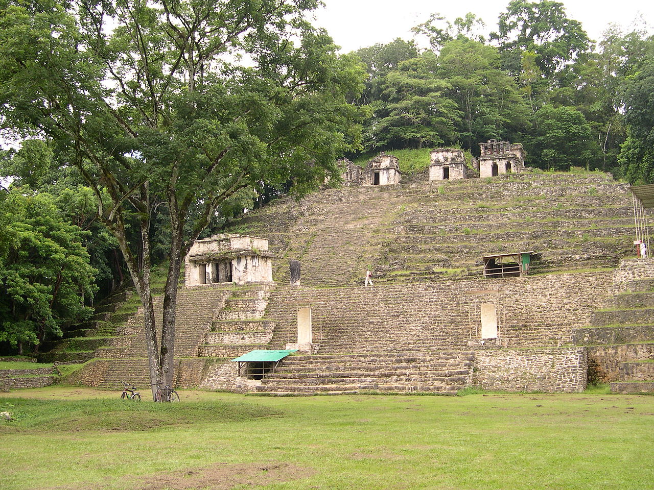 1280px-Bonampak_pyramid.jpg