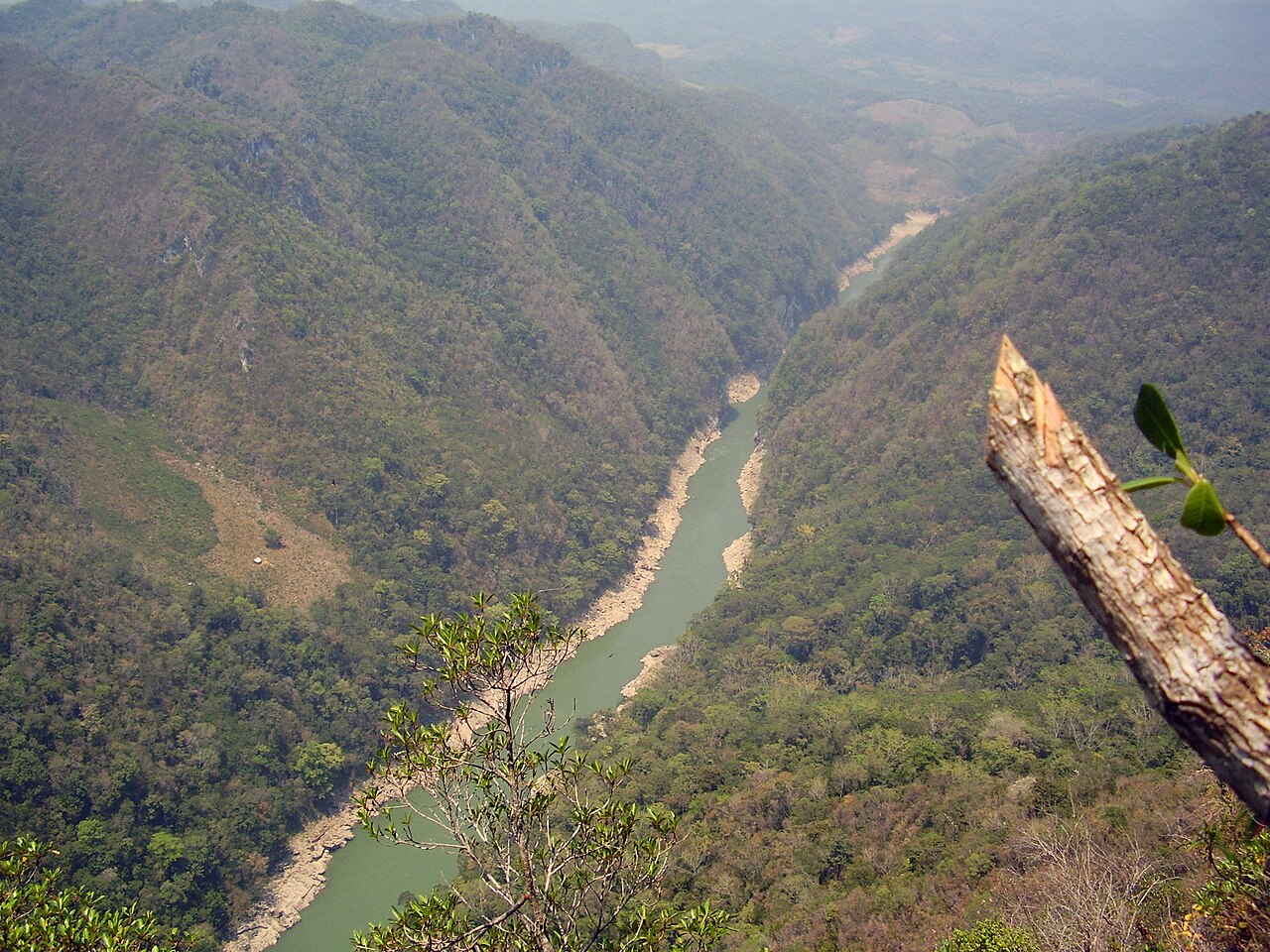 1280px-Ca%C3%B1on_del_usumacinta.jpg