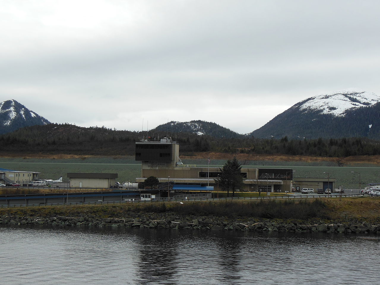 1280px-Ketchikan_airport_terminal%2C_Ala