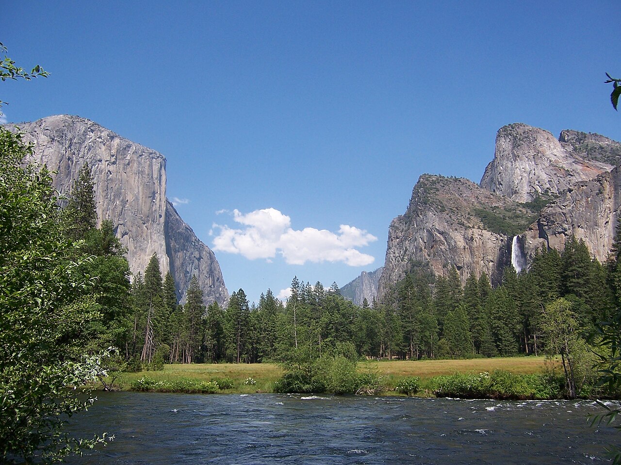 1280px-Yosemite.JPG