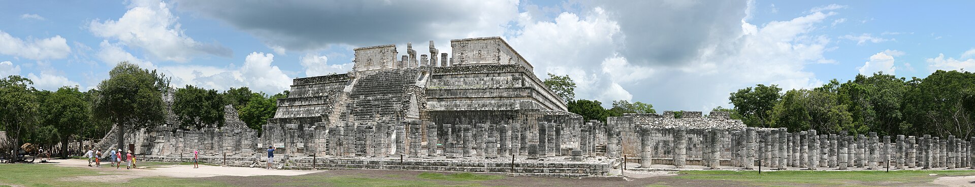 1920px-Chichen_Itza_1.jpg