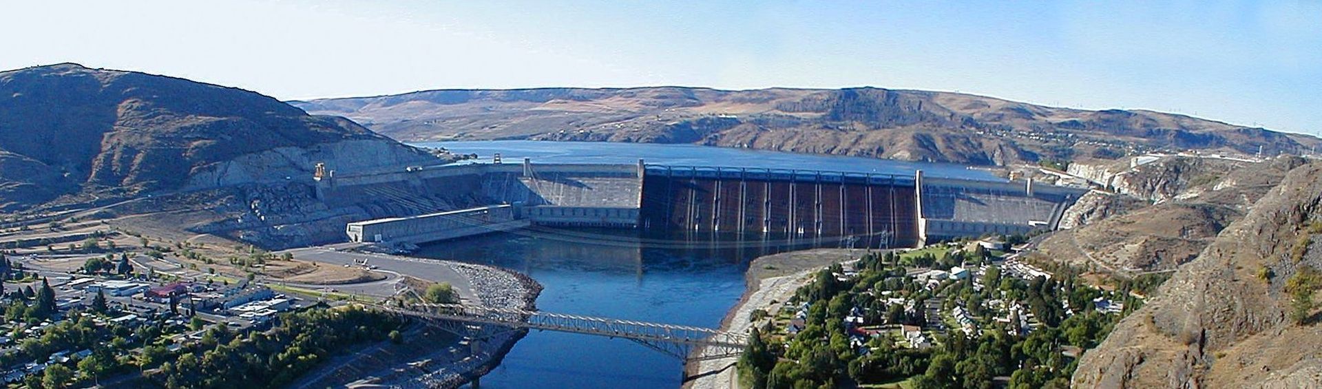 1920px-Grand_Coulee_Dam_panorama.jpg