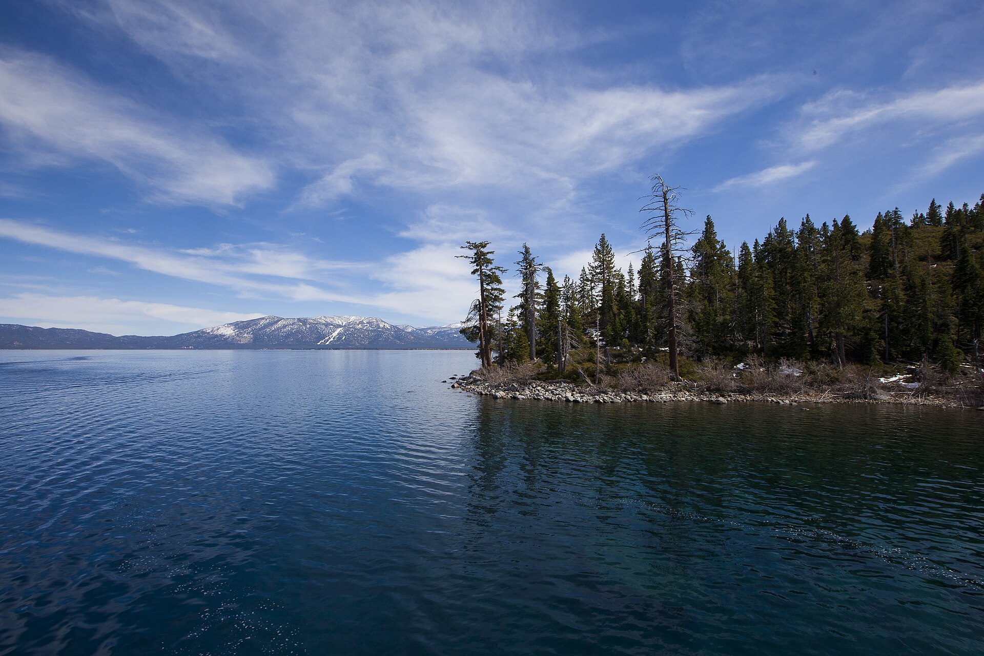 1920px-Tahoe_North_Shore_from_the_East_S