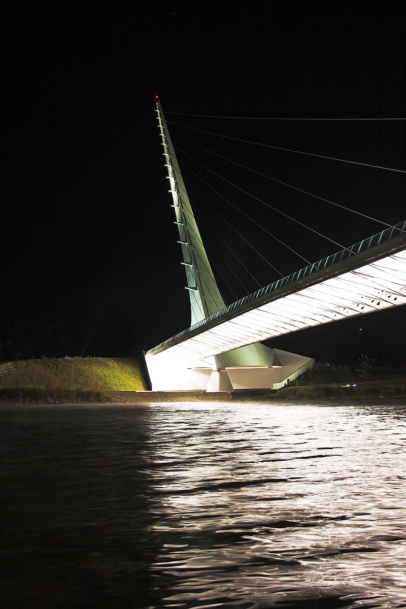 800px-Sundialbridge2.jpg