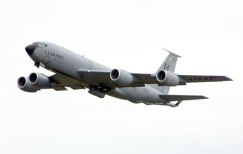 800px-Usaf.kc135.flying.fairford.arp.jpg