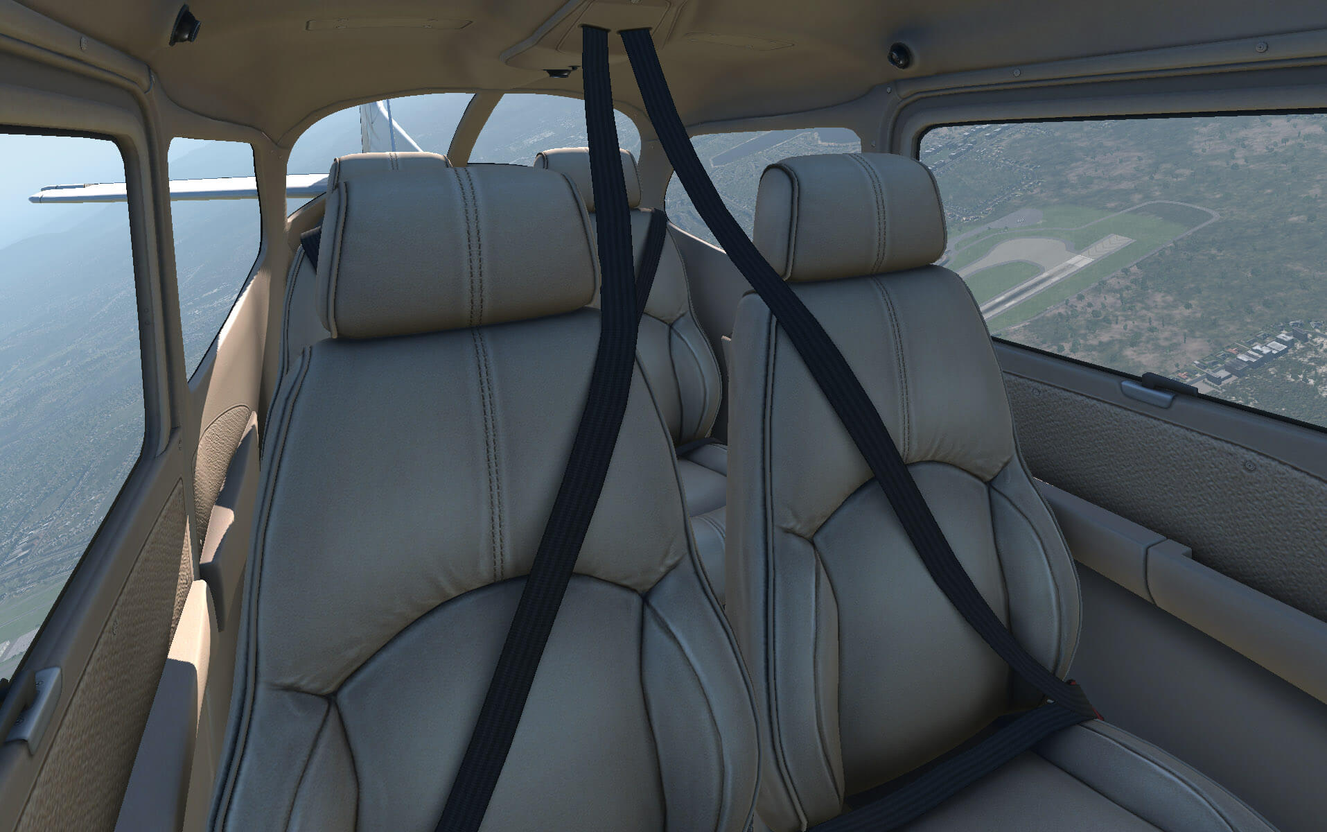 Cessna_172SP_cabin_seats.jpg