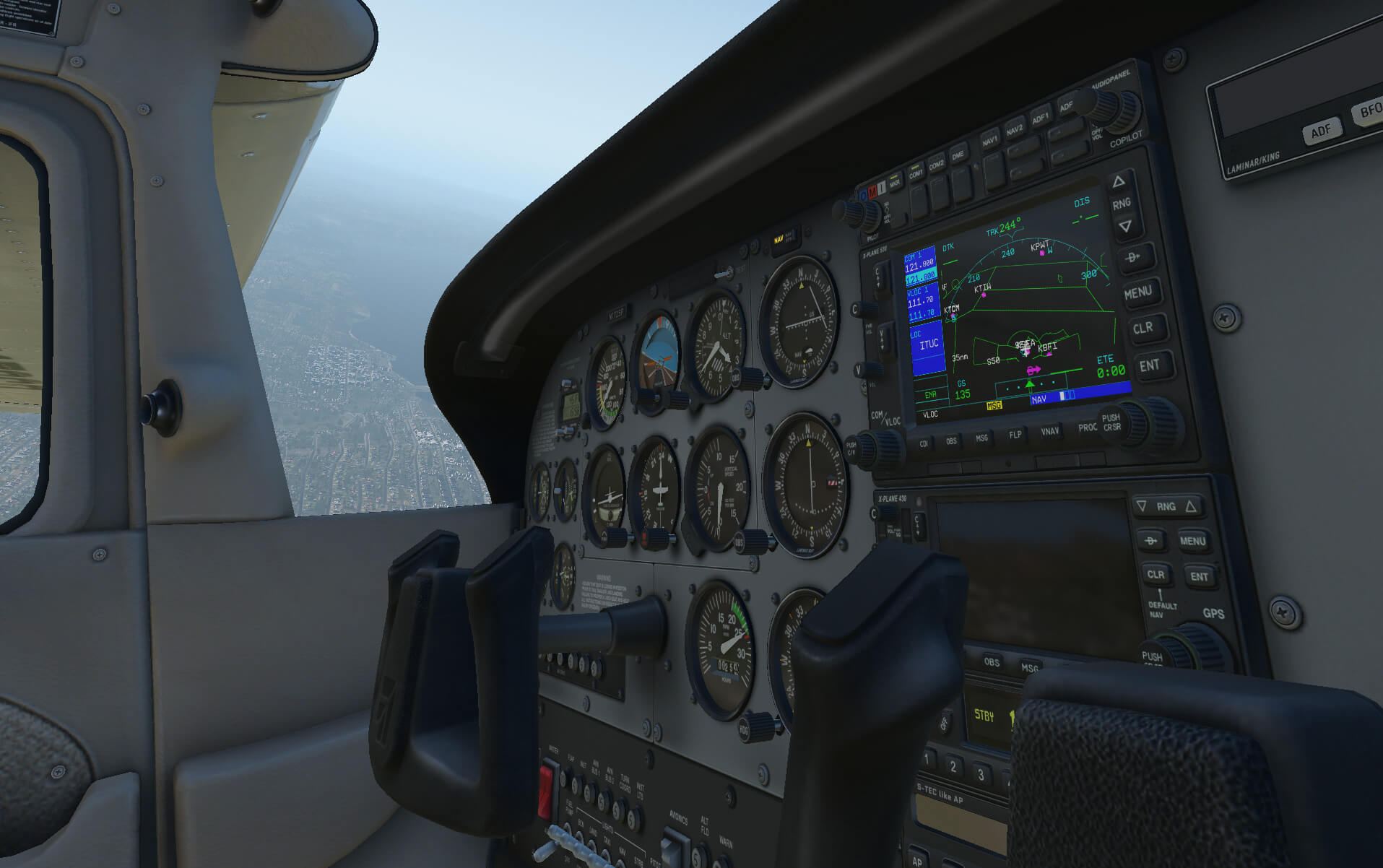 Cessna_172SP_cockpit_closeup.jpg