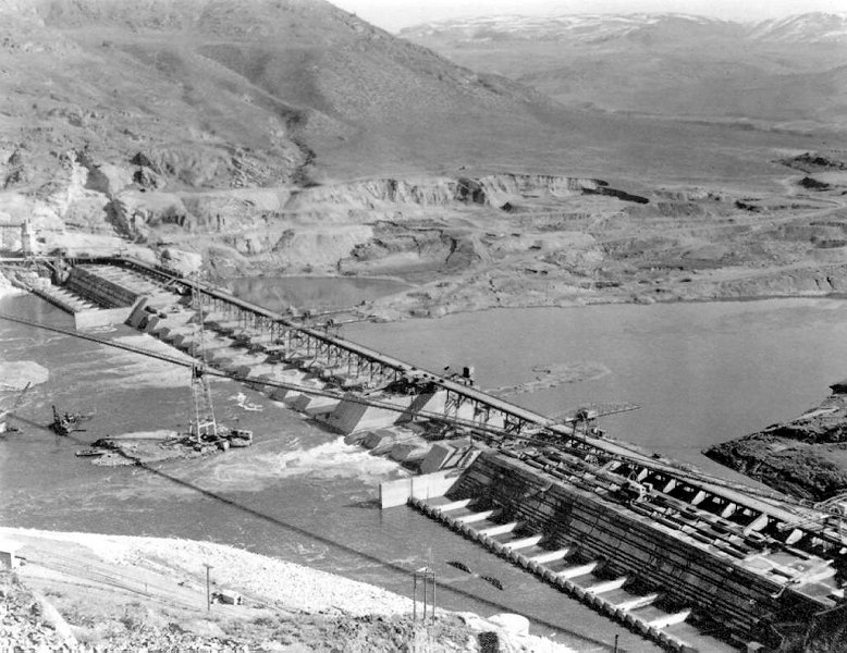 Grand_Coulee_Dam_construction.jpg