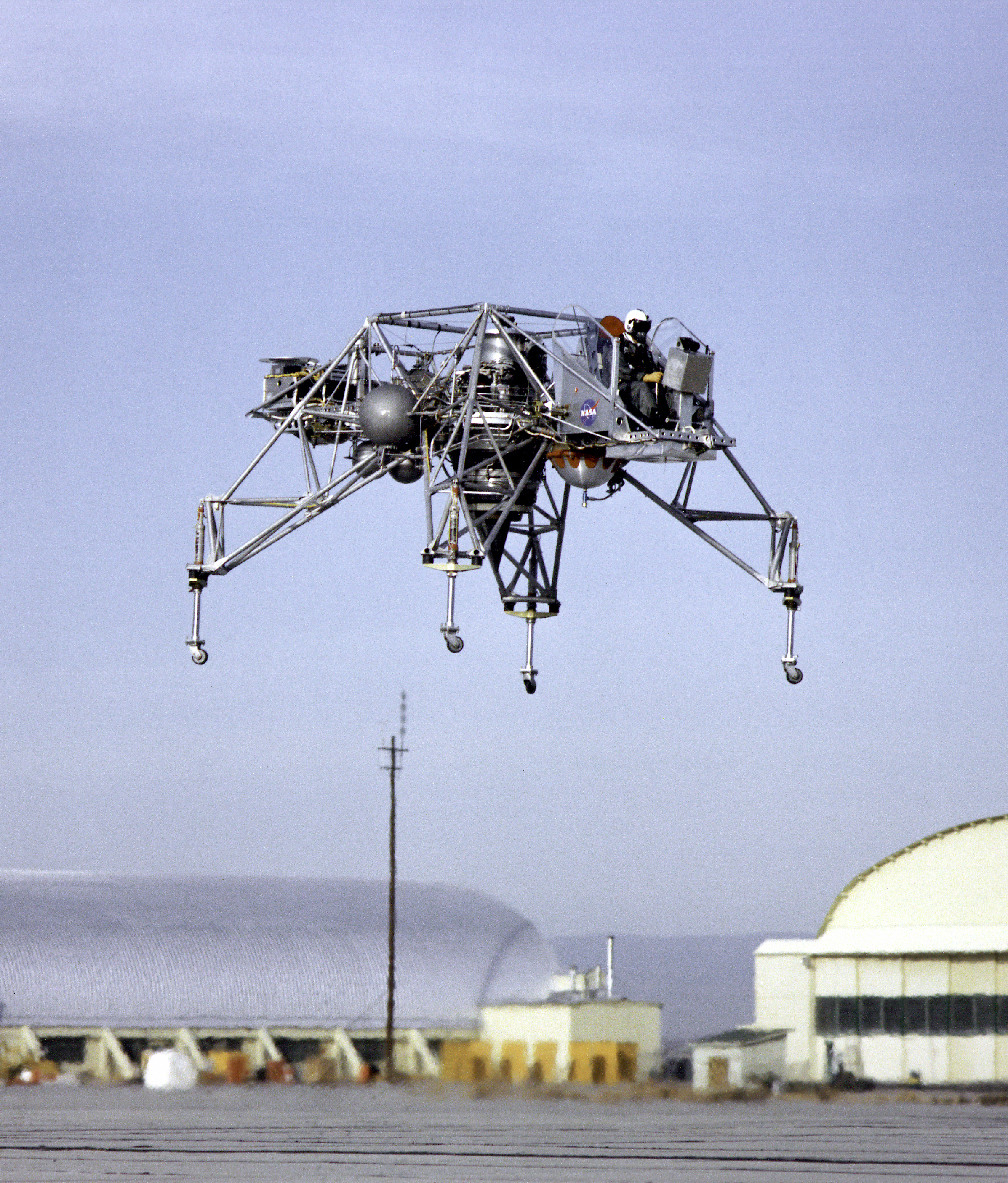 Lunar_Landing_Research_Vehicle_in_Flight