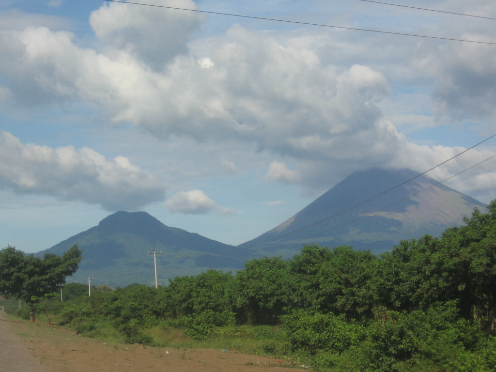 Volcan_San_Cristobal_y_Chonco.JPG