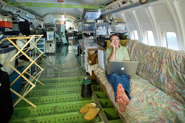boeing-727-converted-into-home-bruce-cam