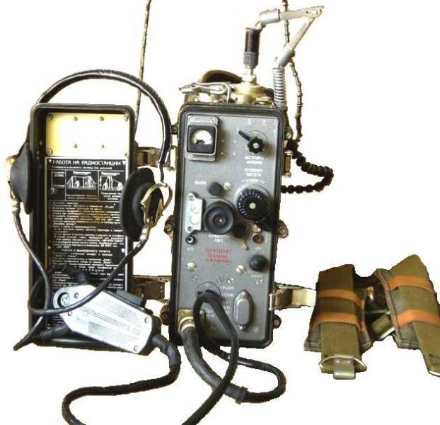 Radiostacja_UKF_R-105m.jpg