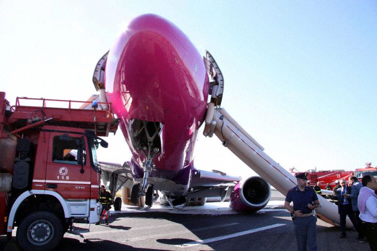 wizz_a320_ha-lwm_130608_1.jpg