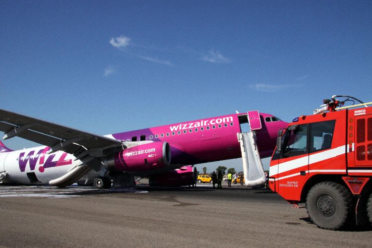 wizz_a320_ha-lwm_130608_2.jpg