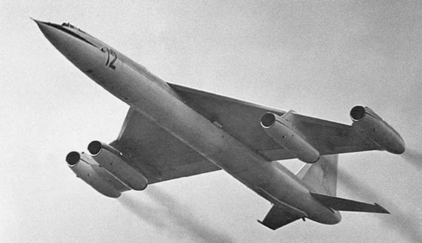 Стратегический бомбардировщик М-50: треугольное крыло, 4 мотора ВД-7 на пилонах, парад в Тушино и физика первого советского сверхзвукового тяжеловеса