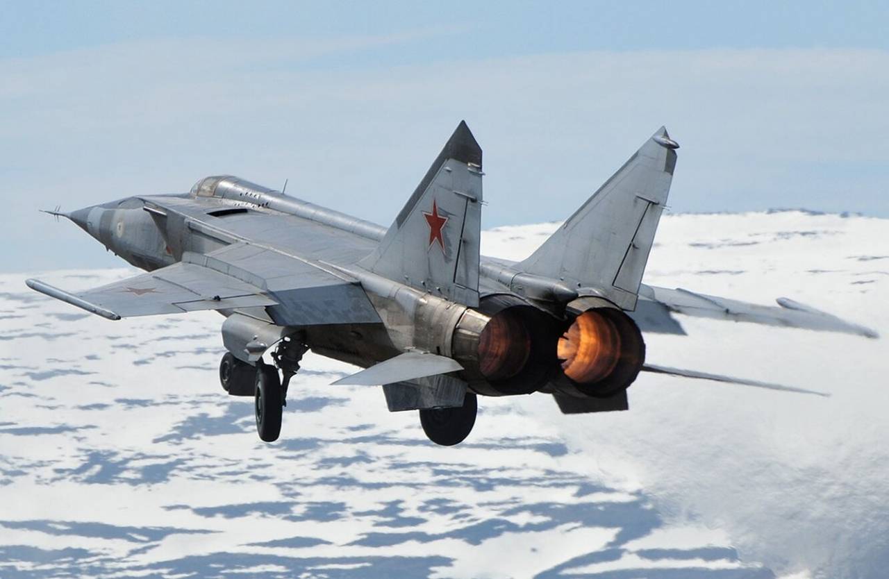 МиГ-25П внешний вид самолета и инженерные решения, которыми он обусловлен