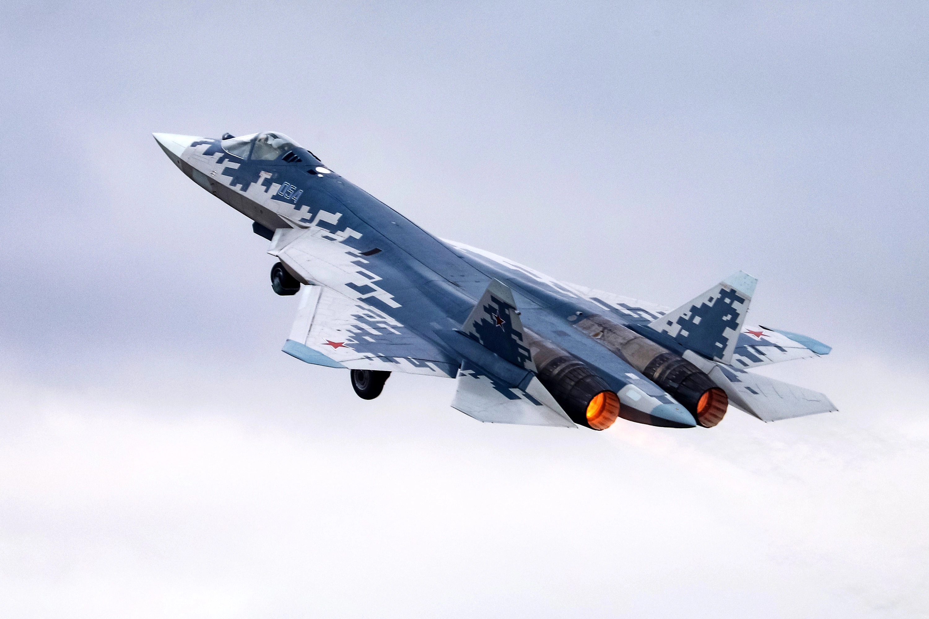 На какой высоте летают военные самолеты