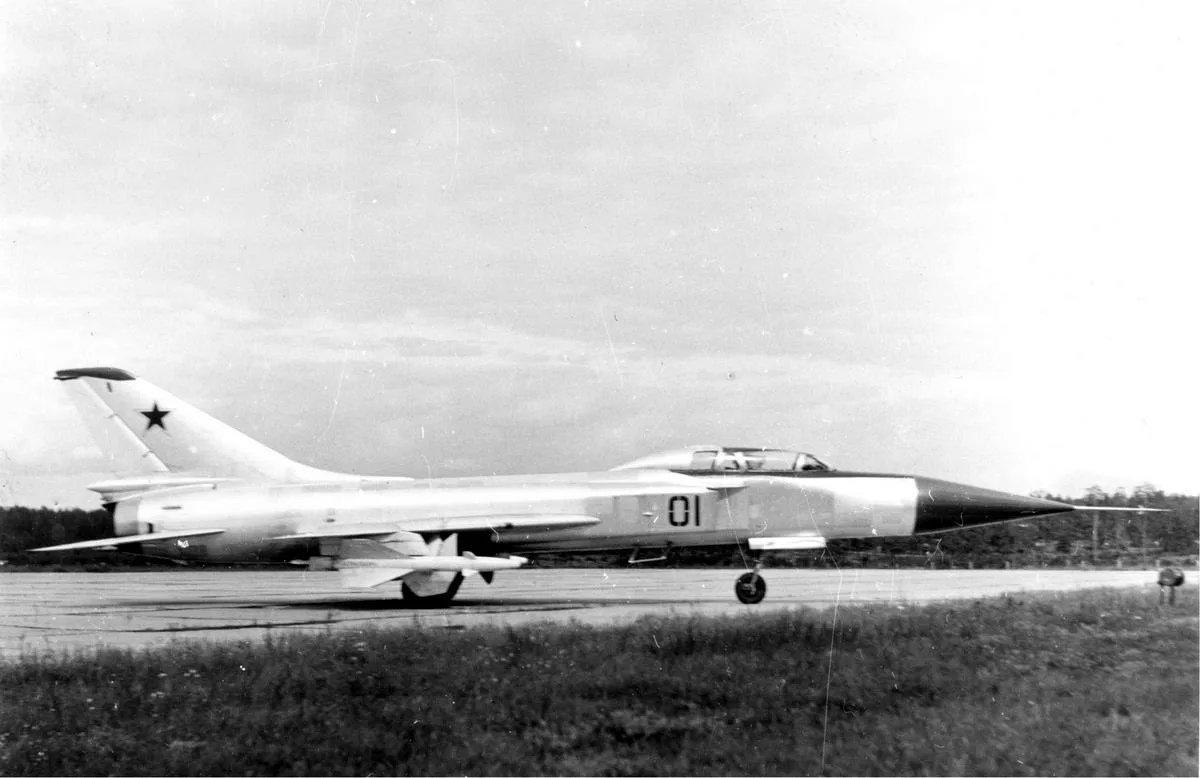 Учебно-боевой истребитель Су-15УТ (изделие «У-58»): тандемная кабина, демонтаж РЛС «Орёл-Д», ракеты Р-98Т и физика подготовки пилотов ПВО