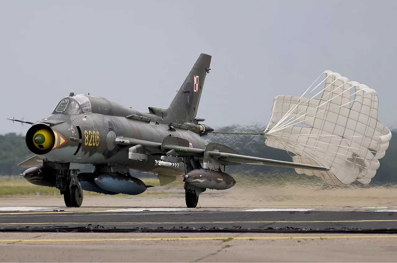 Су-22 — история создания экспортного советского истребителя с изменяемым крылом