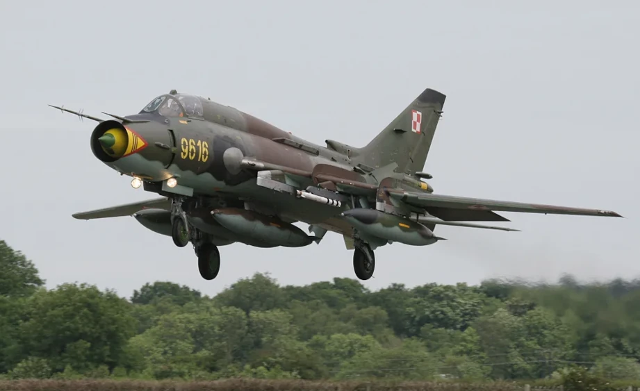 История создания экспортного истребителя-бомбардировщика Су-22М4