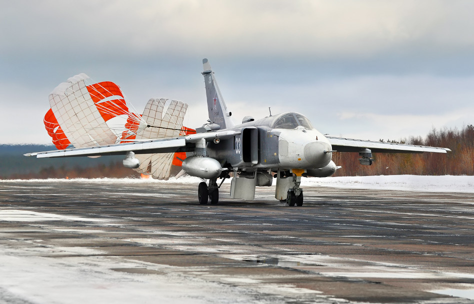 Внешний вид самолета-разведчика Су-24МР «Крокодил» и чем он обусловлен