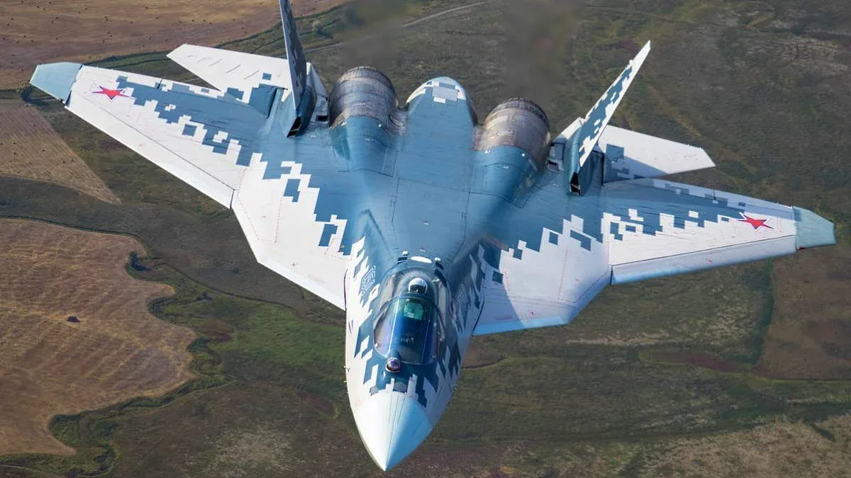 Су-57: стелс-геометрия, поворотные наплывы и вектор тяги 5-го поколения