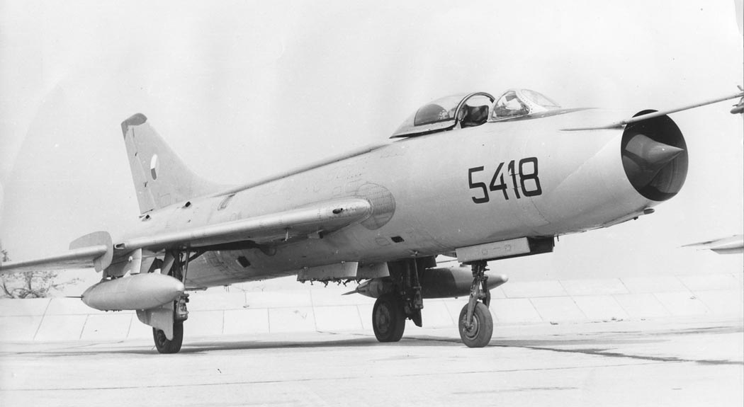 Истребитель-бомбардировщик Су-7БМ (изделие «С-22М»): мотор АЛ-7Ф1-100, крыльевые баки, контейнер парашюта в киле и физика дальнобойного штурма