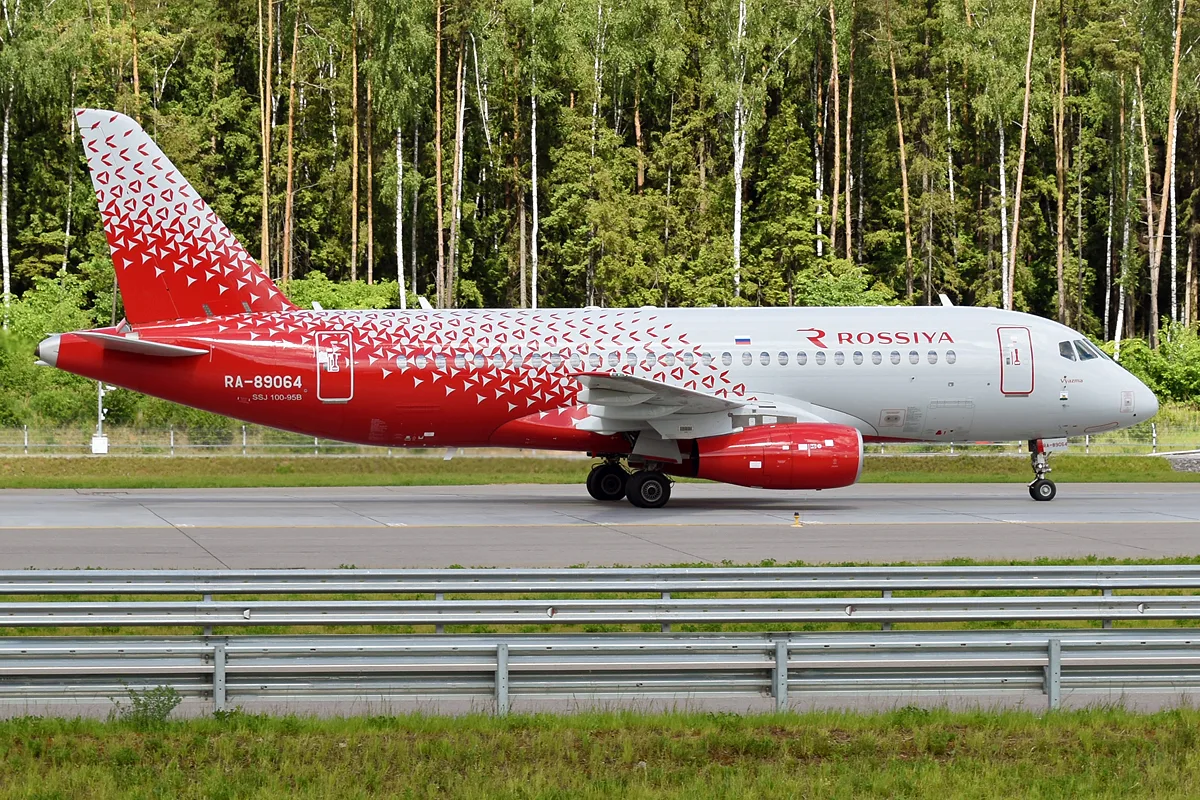 Сухой Суперджет 100 (Sukhoi Superjet 100 / SSJ100) внешний вид, аэродинамика, комфорт в салоне