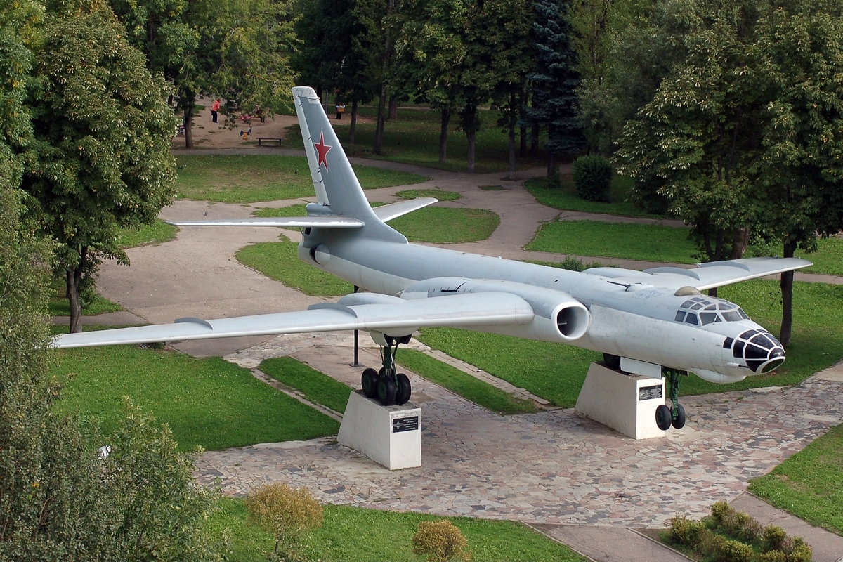 Вооружение и оборудование стратегического бомбардировщика Ту-16А
