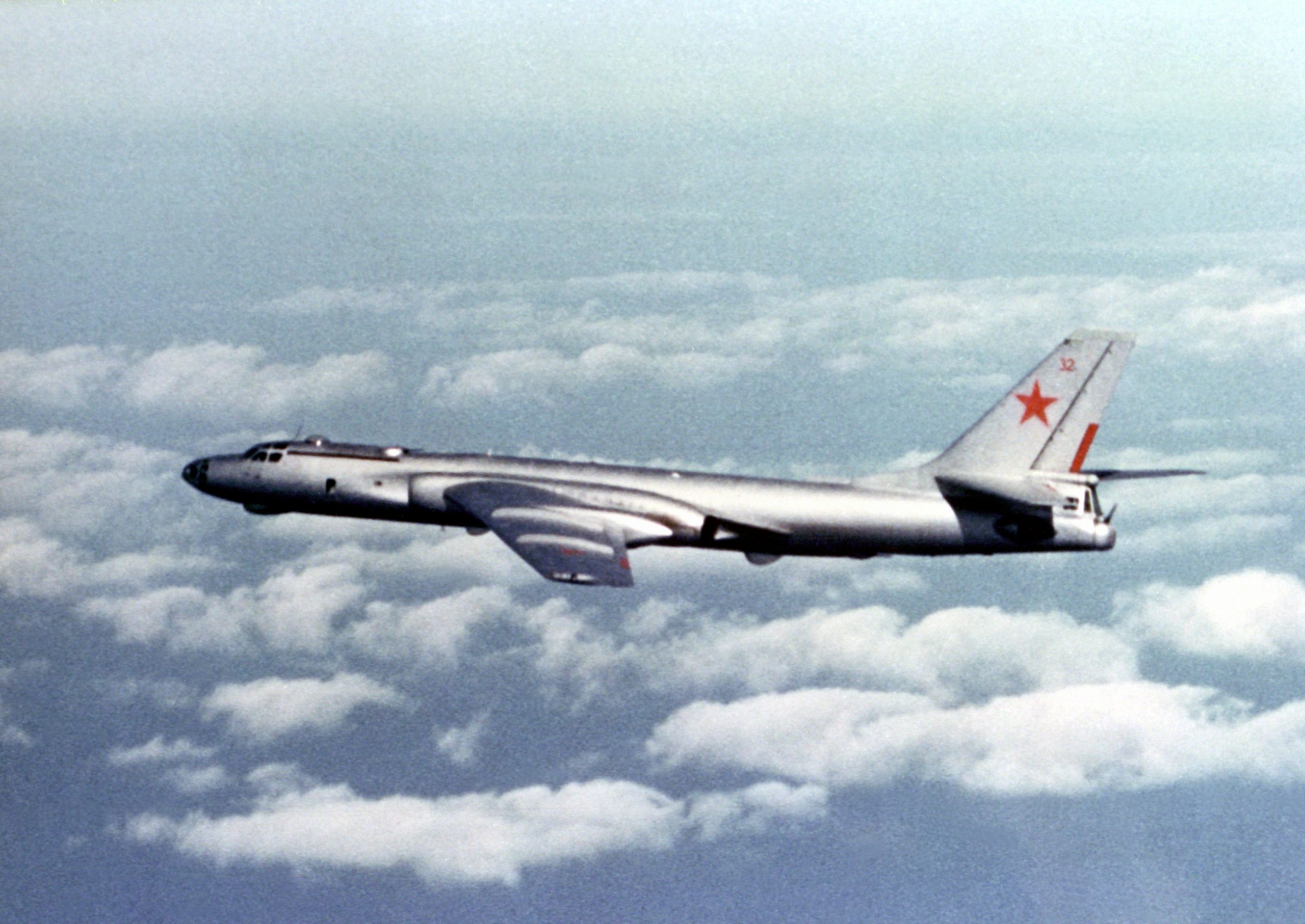 Средний бомбардировщик Ту-16Б: двигатели РД-16-15, дальность 8 950 км и физика межконтинентального импульса