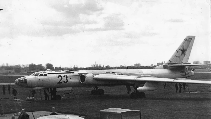 Вооружение и оборудование самолета целеуказания Ту-16РМ