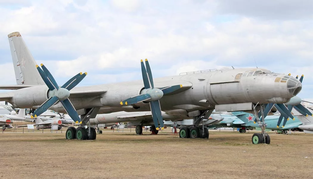 История разработки самолета-носителя Ту-95Н