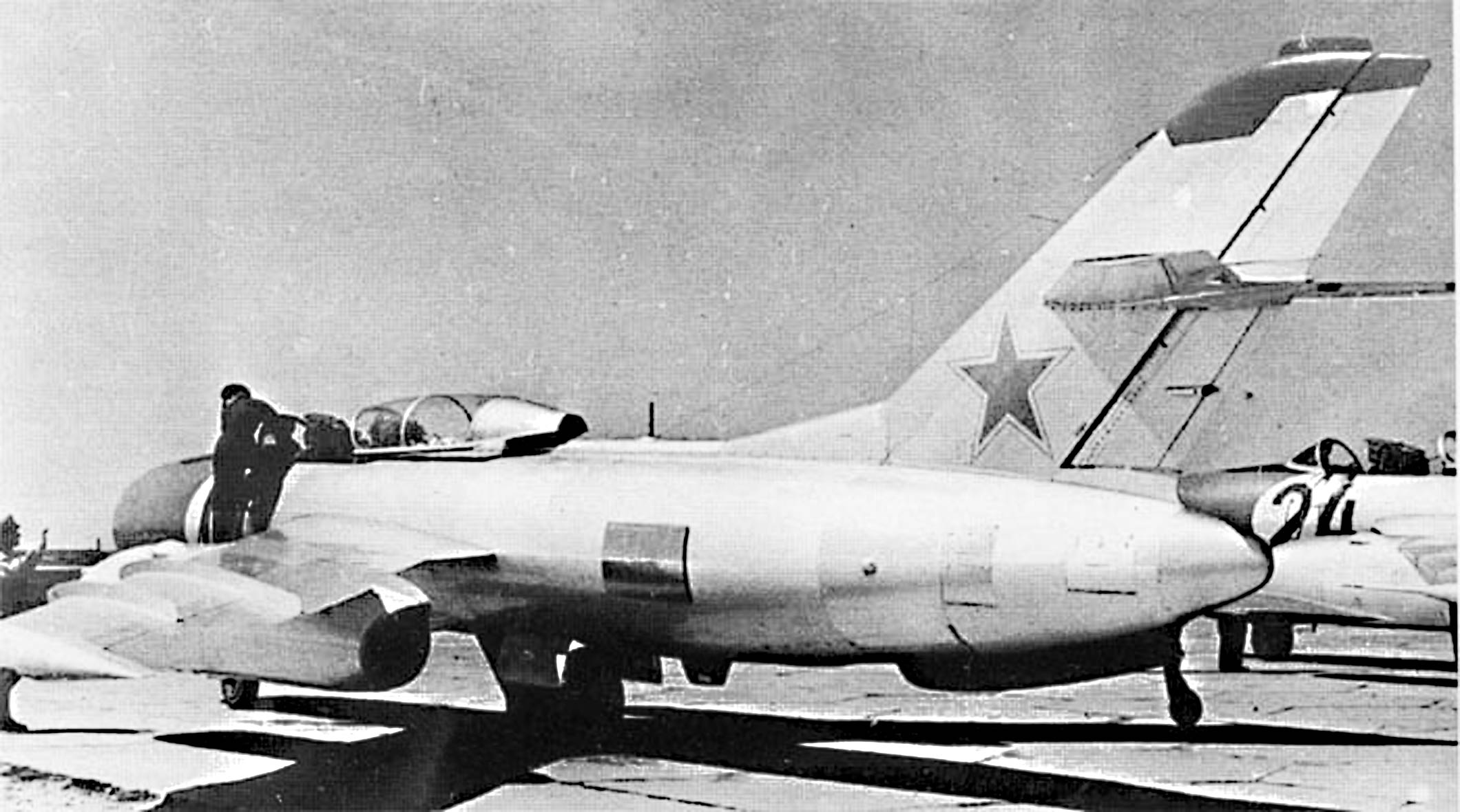 Морской разведчик Як-25МР (изделие «125МР»): остекленная кабина штурмана, комплекс морских АФА, моторы РД-9ББ и физика околозвуковой разведки на море