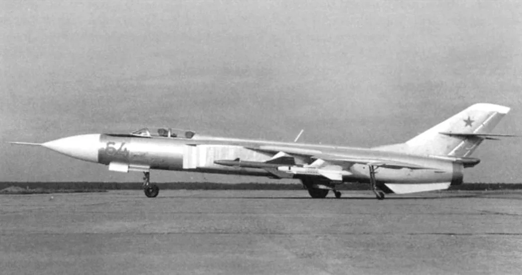Истребитель-перехватчик Як-28-64 (изделие «64»): боковые воздухозаборники, чистое крыло, дуэль с Су-15 и физика перекомпоновки моторов