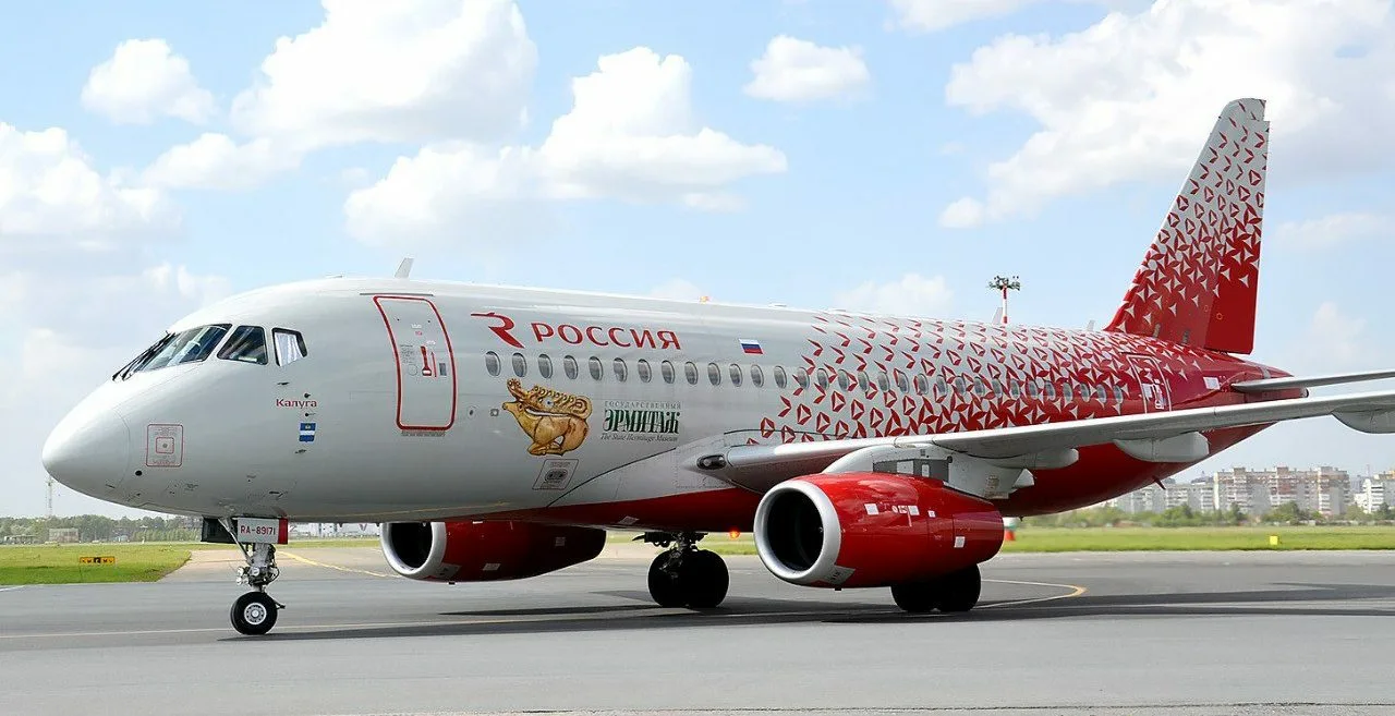 Самолет Superjet 100 в специальной ливрее «Эрмитаж» авиакомпании «Россия»: история создания и борт RA-89171 «Калуга»