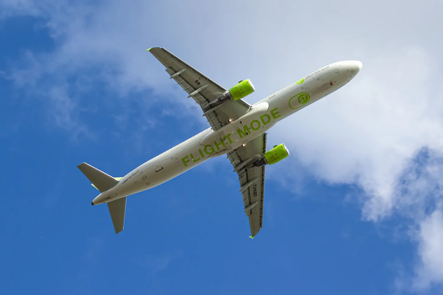 Самолет Airbus A321 S7 Airlines в специальной ливрее «Flight mode»: история создания и борт RA-73490