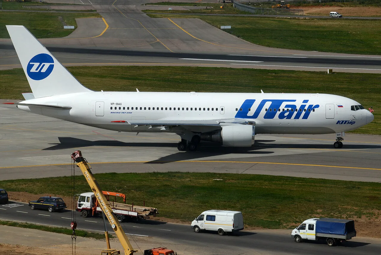 Самолет Boeing 767-200 авиакомпании ЮТэйр