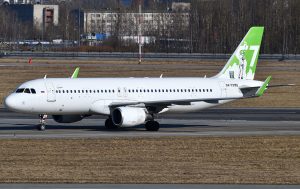 Самолет Airbus A320 в специальной арт-ливрее «Маляр»