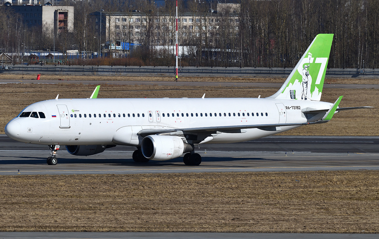 Арт-ливрея «Маляр» (Airbus A320, борт RA-73182 / ex VP-BOG)