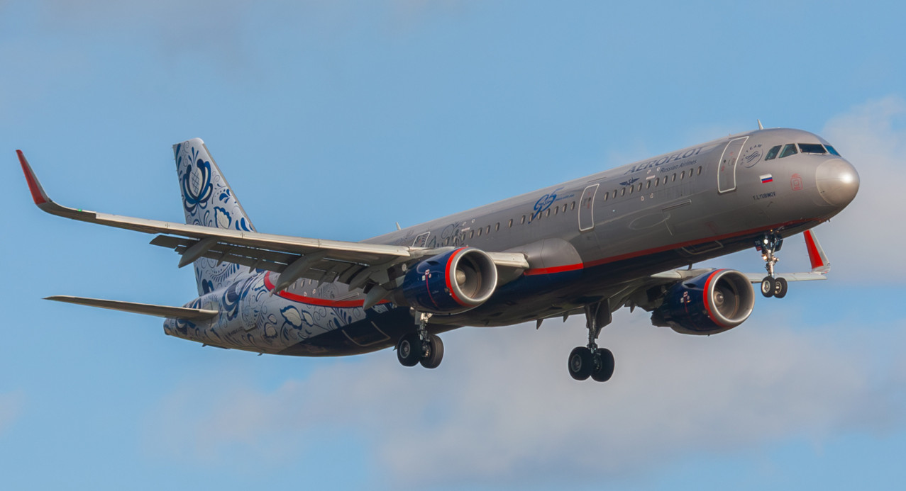 Юбилейная ливрея «Гжель» (Airbus A321, борт RA-73710)