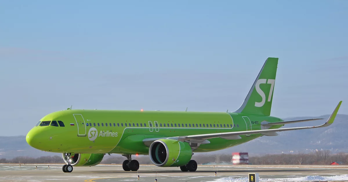 Самолет Airbus A320neo авиакомпания S7