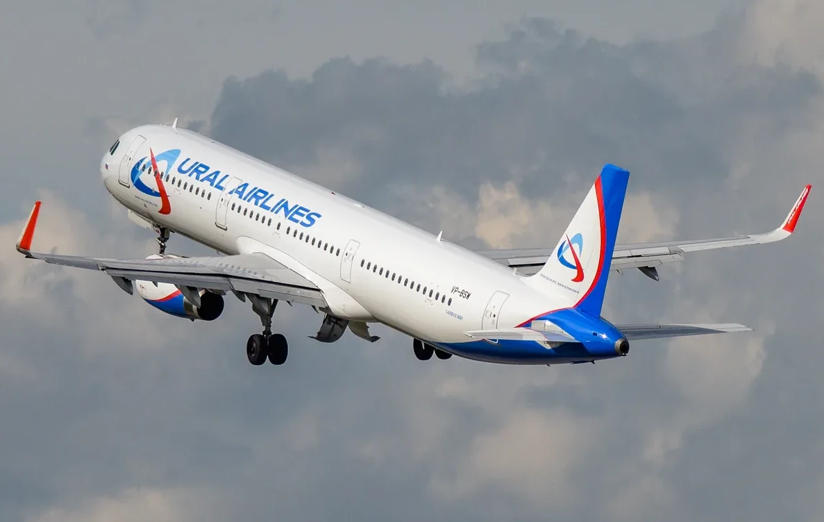 Схема салона Airbus A321 авиакомпании Уральские авиалинии: расположение мест и шаг кресел