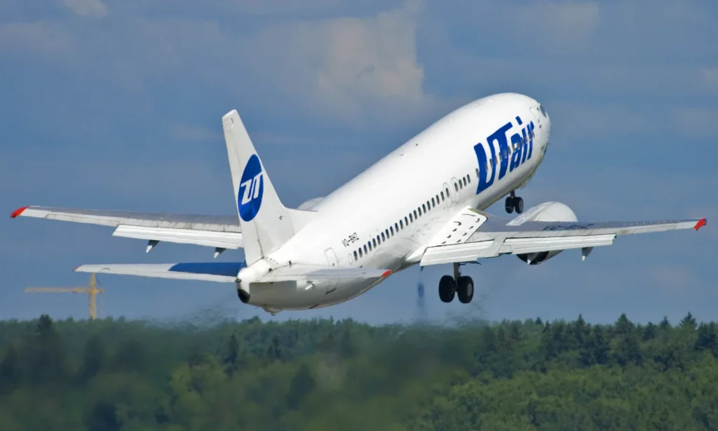 Самолет Boeing 737-400 авиакомпании ЮТэйр