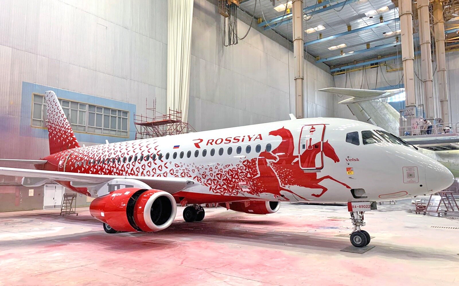 Ливрея «Тройка» (Superjet 100, борт RA-89022)