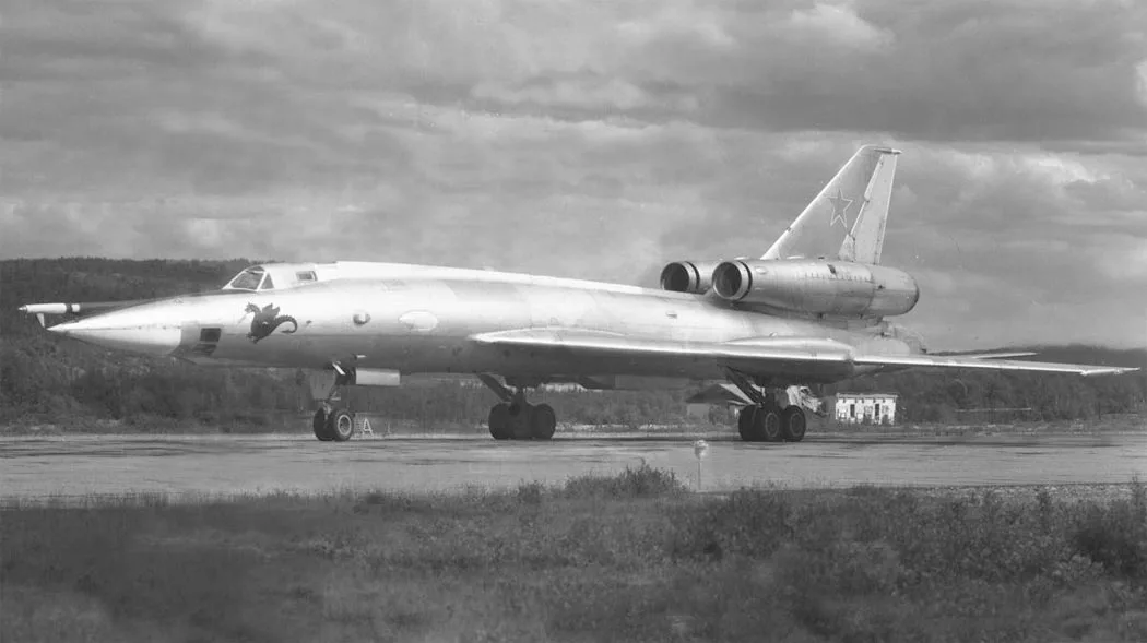 Дальний разведчик Ту-22РДМ (изделие «ЮРДМ»): лазерный комплекс «Шпиль-В», станция РТР «Тангаж», штанга дозаправки и физика глубокой модернизации