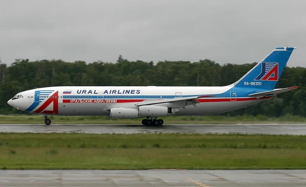 Авиакомпания «Уральские ливреи авиалинии» стиль самолетов в 1999–2006