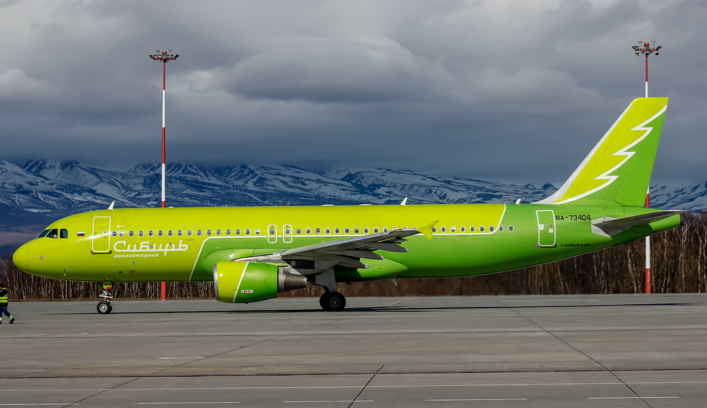 Самолет Airbus A320 в специальной ливрее «Мы - Сибирь»