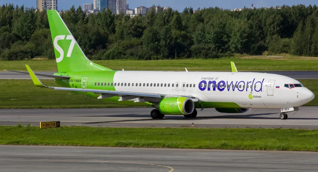 Самолеты авиакомпании S7 Airlines в специальной ливрее альянса oneworld